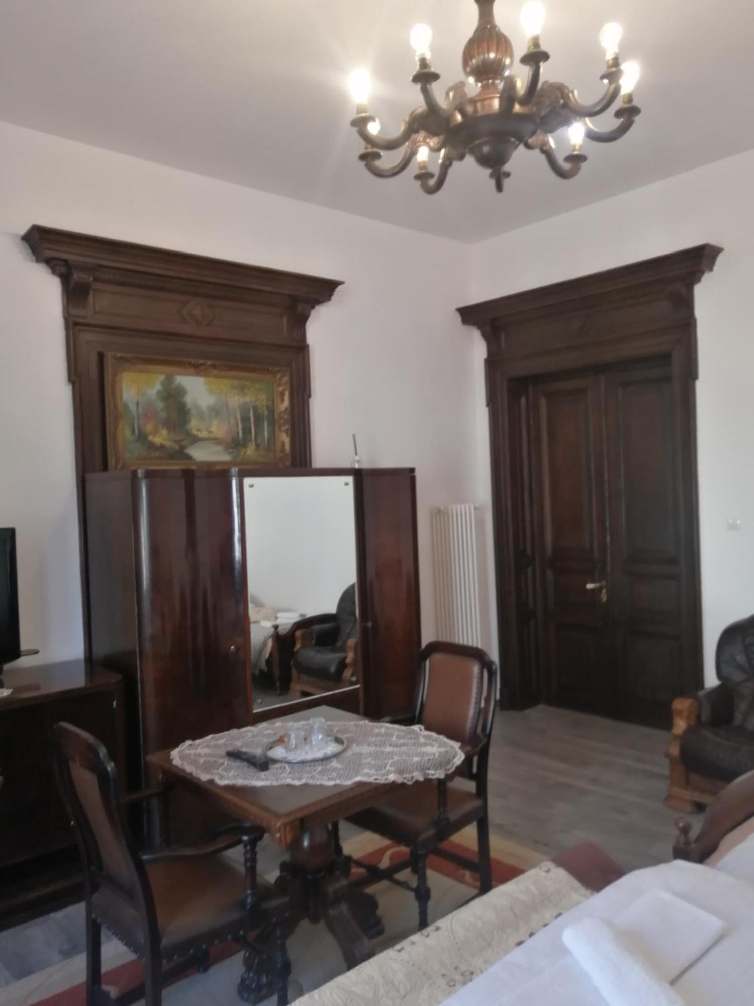Casa Continentelor Hotell Cîmpulung Eksteriør bilde
